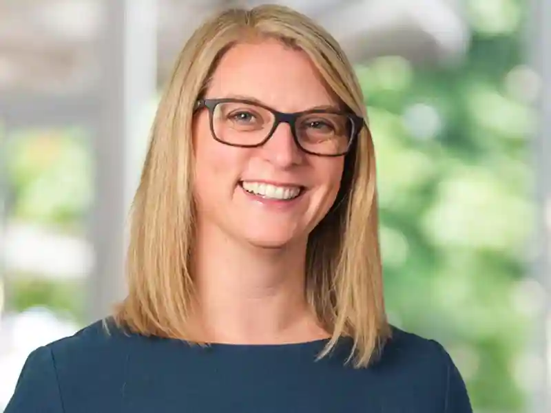 Jo Bristow headshot